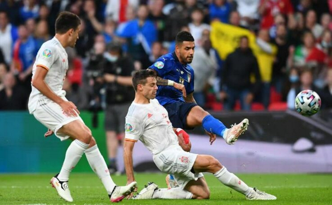 نادي ليفربول ضد نادي برينتفوردمواجهة مثيرة في الدوري الإنجليزي الممتاز